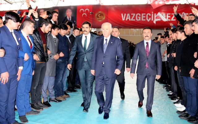 Bahçeli'ye Çanakkale Savaşı'nda kullanılan tüfek hediye edildi (2)