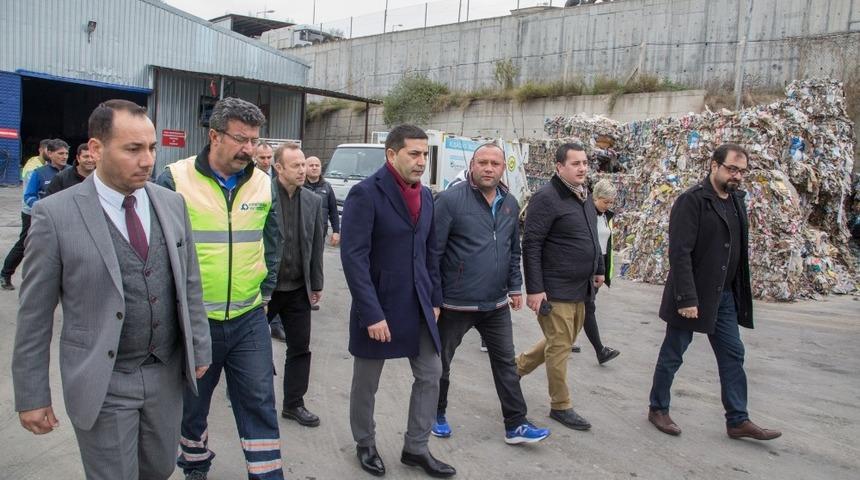 &Ouml;mer G&uuml;nel, Kuşadası atık y&ouml;netimi ve geri d&ouml;n&uuml;ş&uuml;m tesisini ziyaret etti