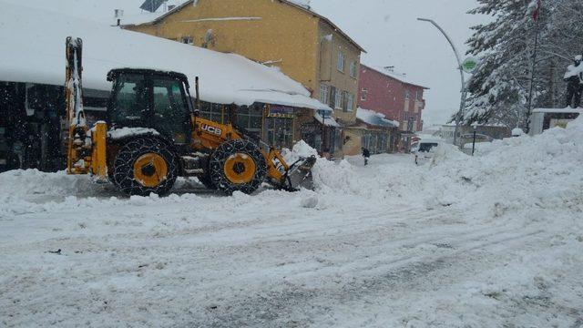 Tunceli’de kar 147 köy yolunu ulaşıma kapattı