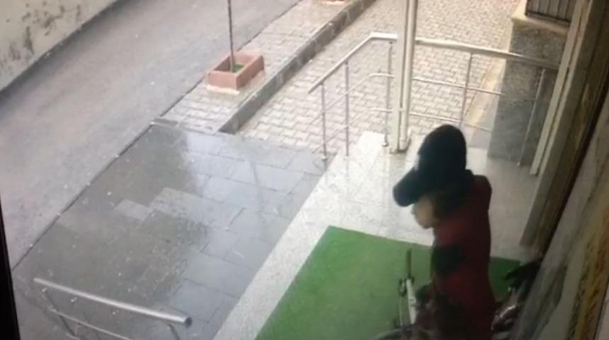 Bisiklet hırsızlığı kamerada