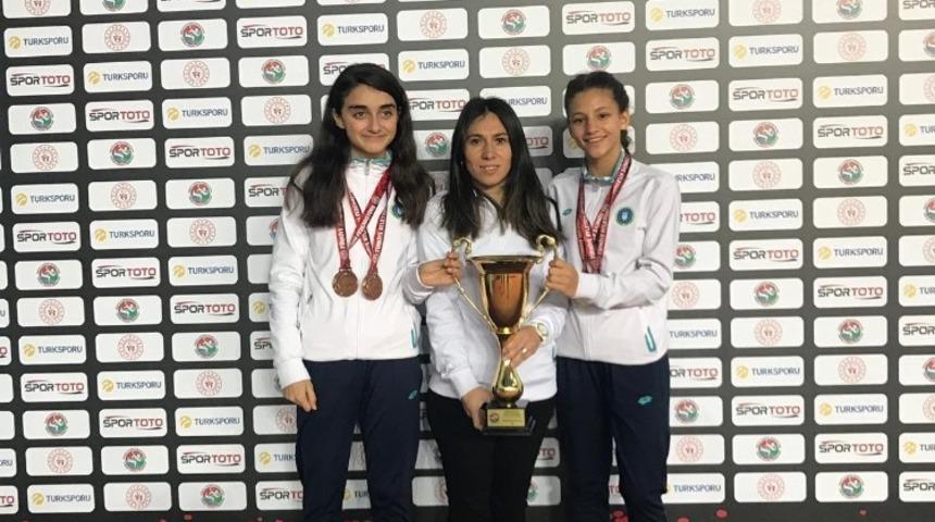 Bursalı atlet T&uuml;rkiye şampiyonu oldu