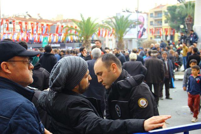 Aydın’da meydan doldu, vatandaşlar Cumhurbaşkanı Erdoğan’ı bekliyor