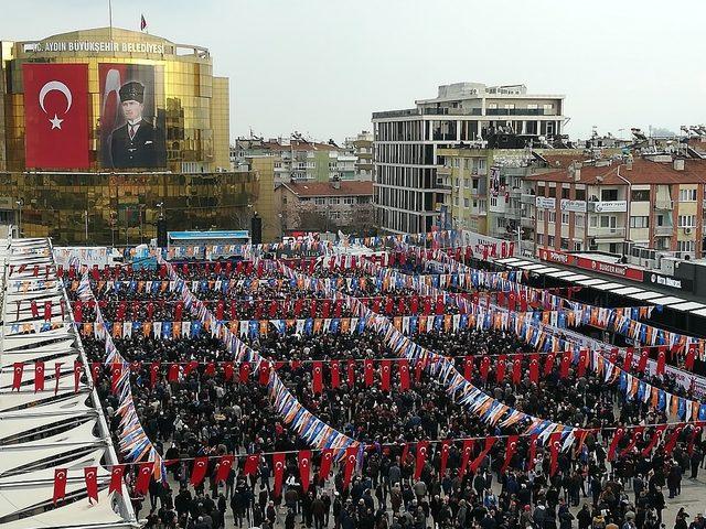 Aydın’da meydan doldu, vatandaşlar Cumhurbaşkanı Erdoğan’ı bekliyor