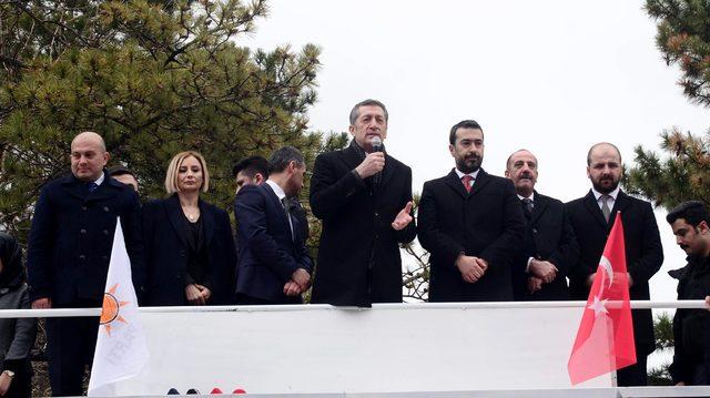 Bakan Selçuk, memleketinde MHP'li adaya destek istedi
