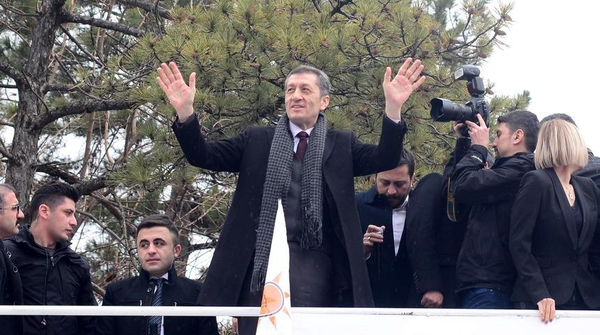 Bakan Sel&ccedil;uk, memleketinde MHP'li adaya destek istedi