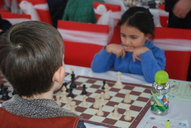 Tokat’ta, 400 öğrenci mat etmek için yarıştı