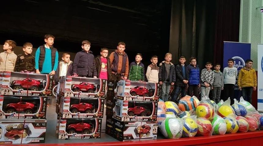 Camilere gelen &ccedil;ocuklara &ouml;d&uuml;l