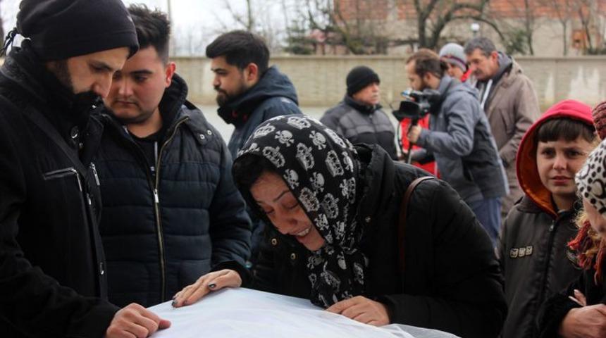 Kartal'da çöken binada hayatını kaybeden Şevval Yılmaz son yolculuğuna uğurlandı