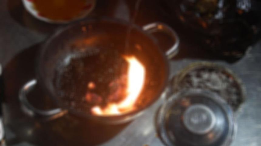 Eve d&ouml;nmeyen oğlu i&ccedil;in 'medyuma' gitti, başına gelmeyen kalmadı