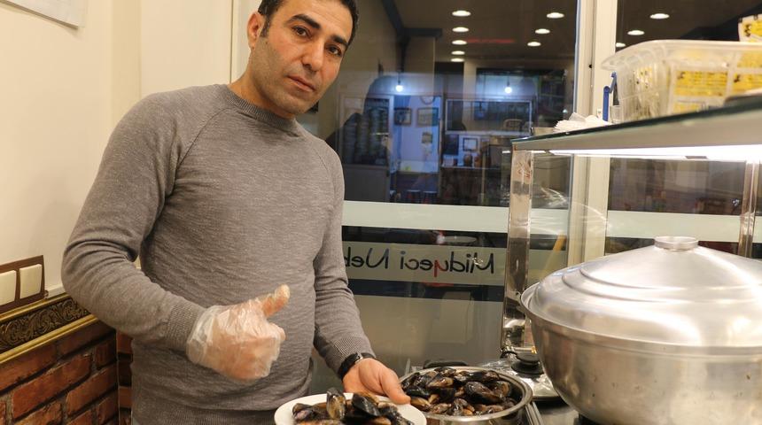 Ürettiği 'diyet midye' ile siparişlere yetişemiyor