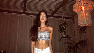 Hamdi Alkan'ın kızı Zeynep Alkan'ın amuda kalktığı poz sosyal medyaya damga vurdu! 