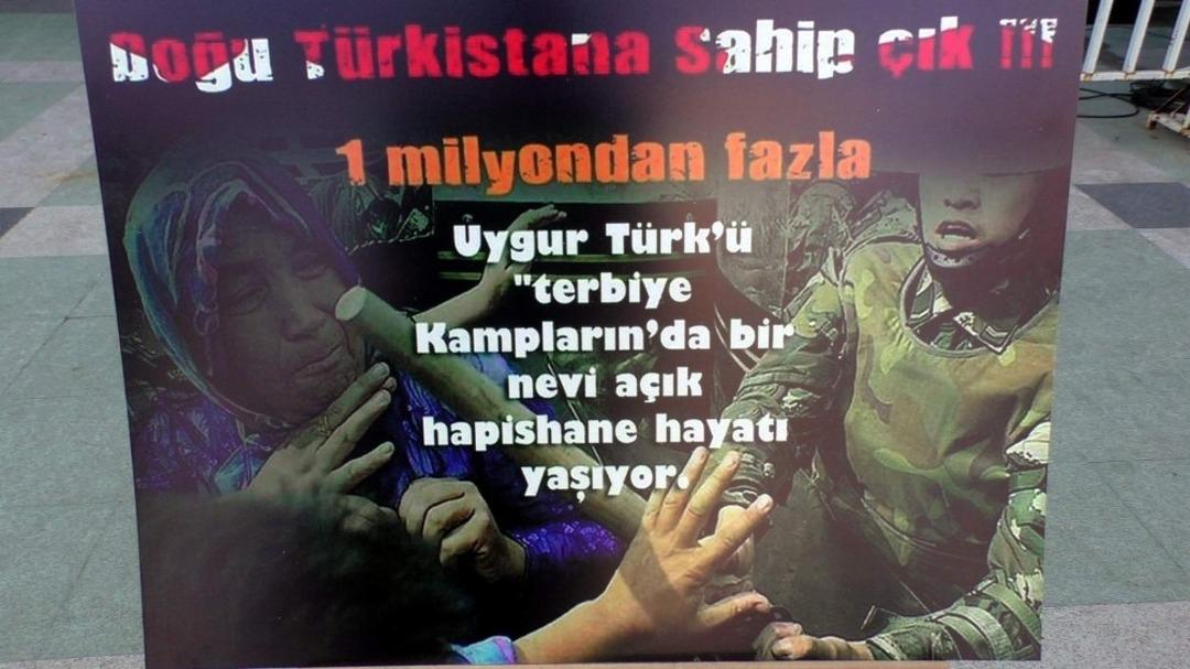 Doğu T&uuml;rkistan&rsquo;daki zulm&uuml; sergiyle anlattılar