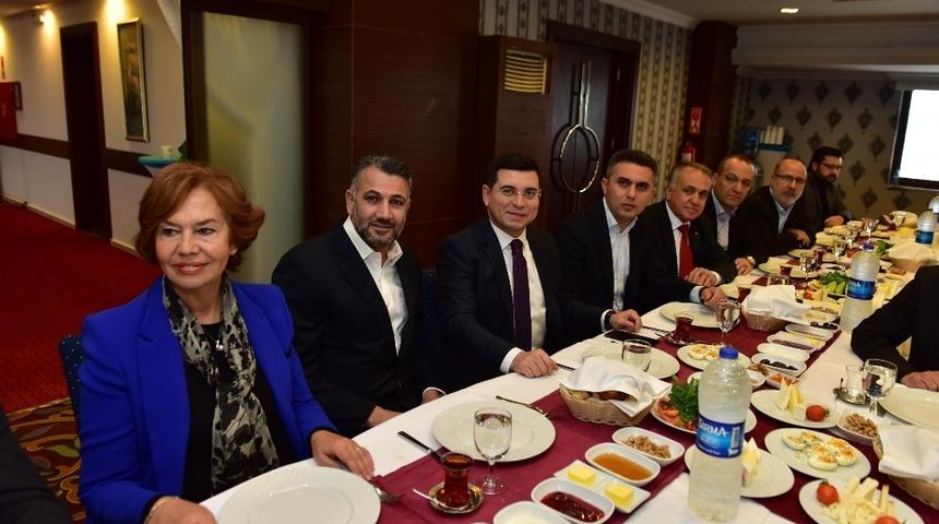 T&uuml;t&uuml;nc&uuml;, taşımacı esnafıyla bir araya geldi