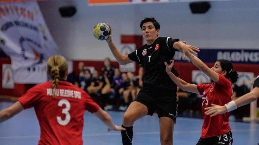 Muratpaşa Hentbol takamı dolu dizgin