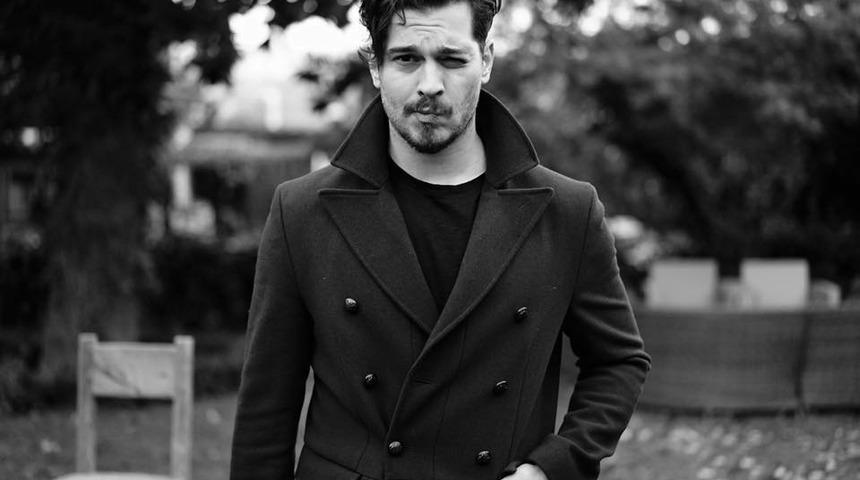 Dünya starlığına göz kırpan Çağatay Ulusoy'dan beklenen hamle! O da gidiyor