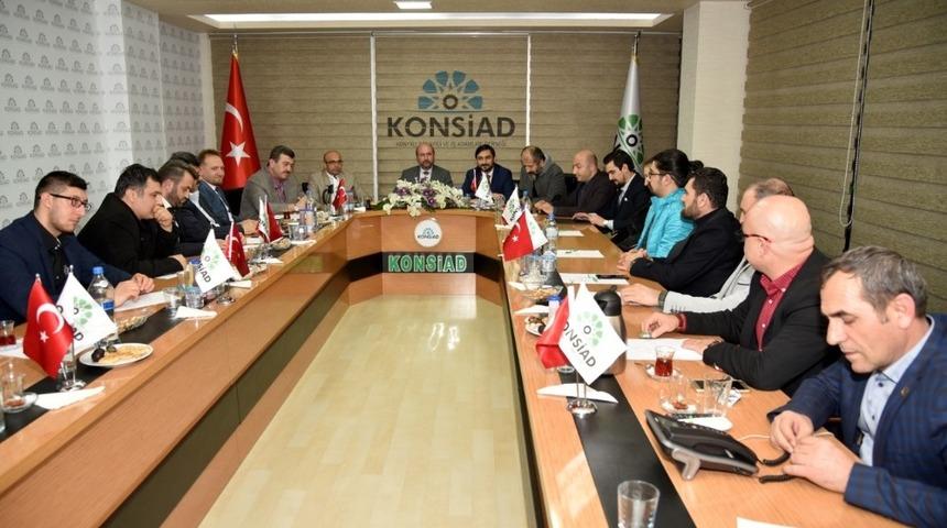 Başkan Pekyatırmacı adamlarıyla bir araya geldi