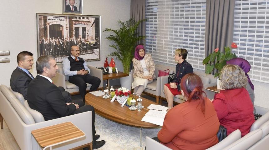 Vali Demirtaş&rsquo;tan Anne Meclisi Derneğine destek