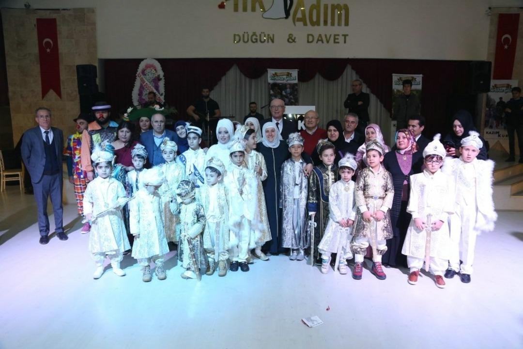 Emek Mahalleli &ccedil;ocuklara s&uuml;nnet ş&ouml;leni