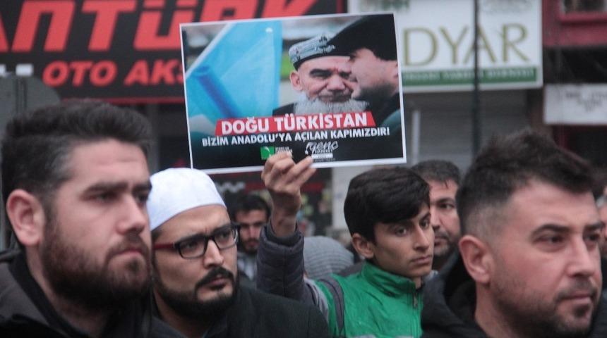 Adana&rsquo;da &Ccedil;in&rsquo;in Doğu T&uuml;rkistan&rsquo;daki politikaları protesto edildi