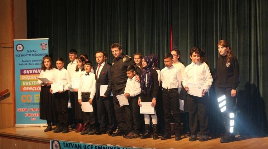 Tatvan polisinden &ccedil;ocuklara m&uuml;zik kursu