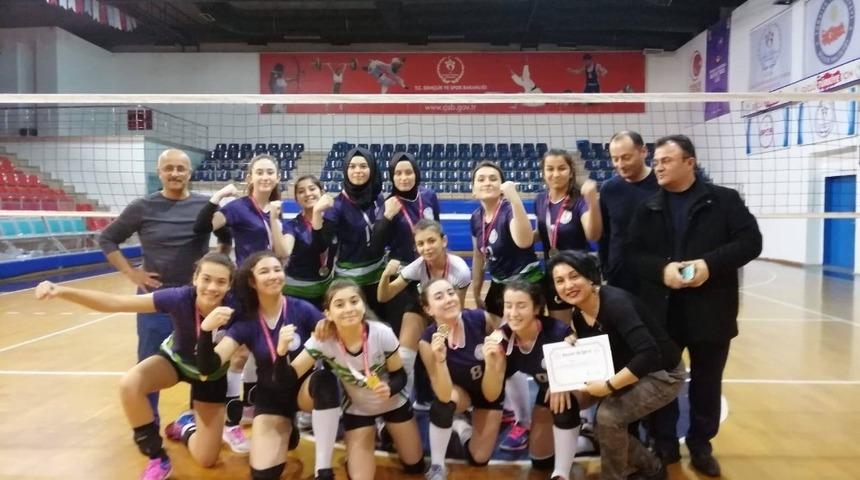 Çaycuma kadın Voleybol takımı yarı finale çıktı