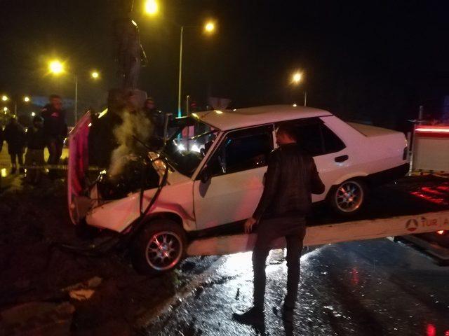 Alkollü sürücü, otomobili 3 şeritli yola sığdıramadı 3 yaralı