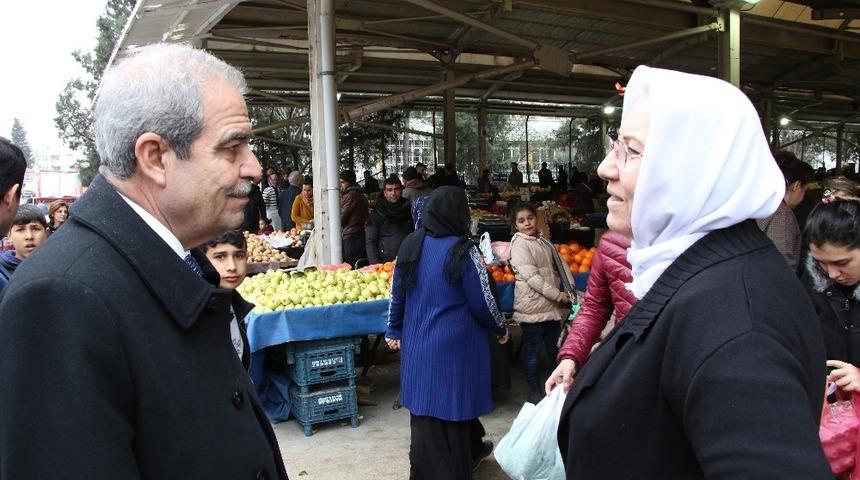 Demirkol, semt pazarında vatandaşlarla buluştu