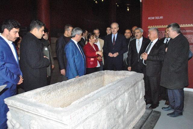 Numan Kurtulmuş, Hatay Arkeoloji Müzesi'ni gezdi