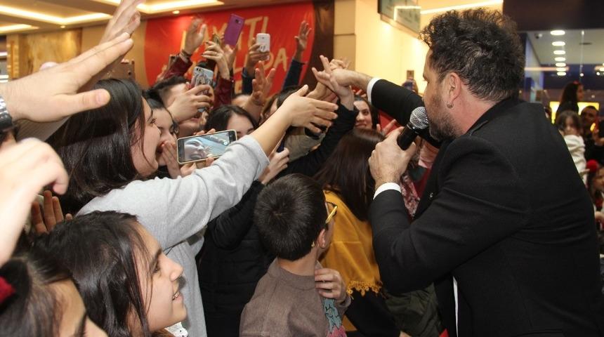 Bora Duran hayranlarıyla buluştu