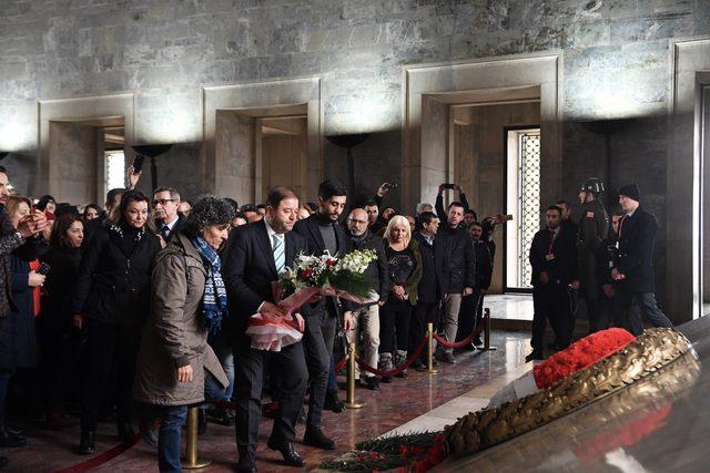Maltepe Belediye Başkanı Ali Kılıç Ata'nın huzurunda