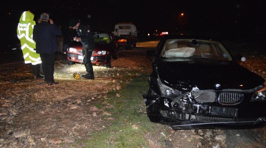 İki otomobil &ccedil;arpıştı: 1 Yaralı