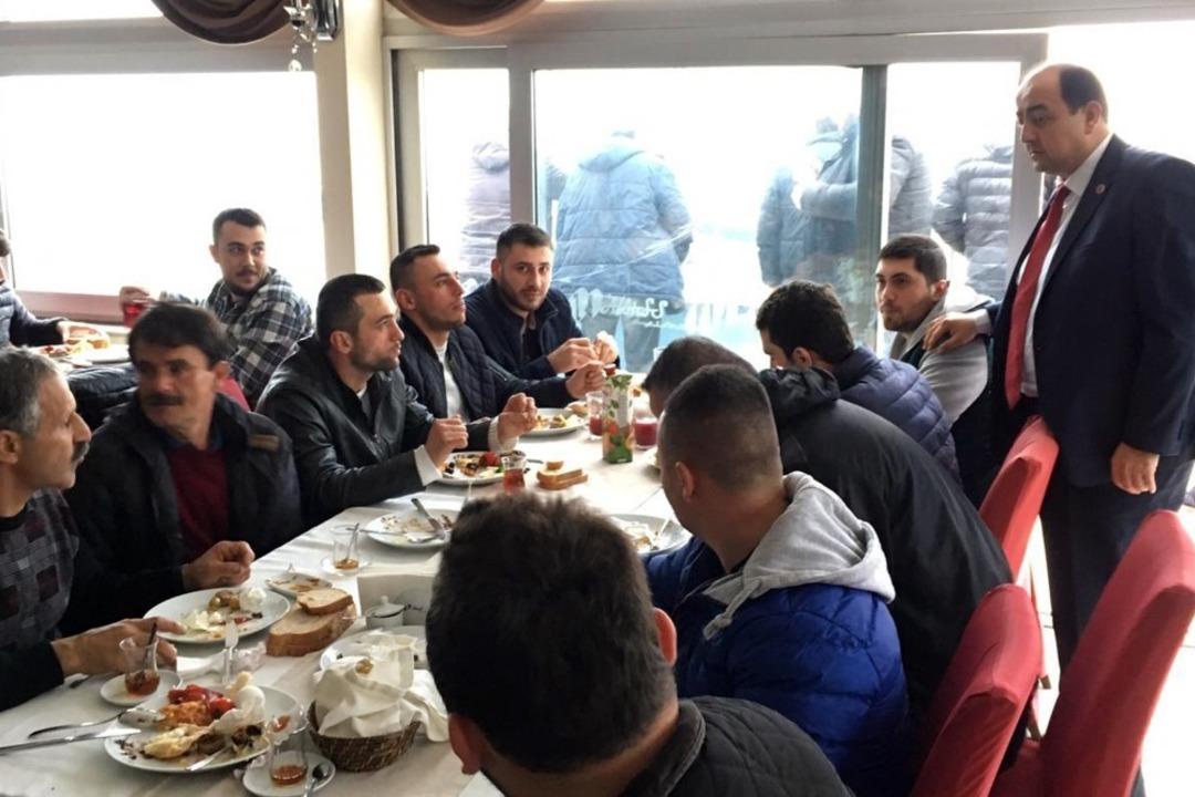 Başkan Demirtaş G&uuml;l&uuml;&ccedil;l&uuml; gen&ccedil;lerle buluştu