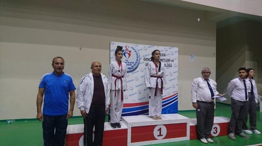 Burhaniyeli tekvandocular Balıkesir birincisi oldu