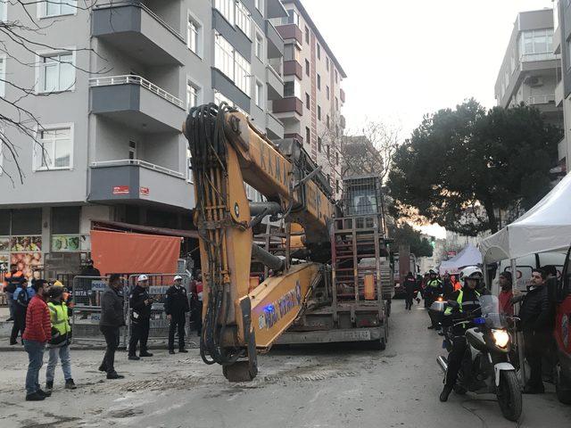 Kartal'da çöken binanın yanındaki Yunus Apartmanı yıkılıyor (1)