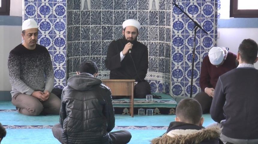 K&uuml;tahya&rsquo;da &uuml;niversite &ouml;ğrencileri Sultan Abd&uuml;lhamid Han i&ccedil;in mevlit okuttu