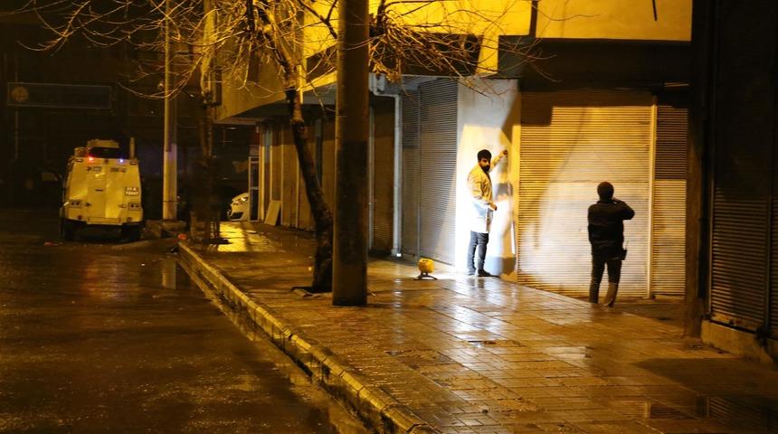 Diyarbakır&rsquo;da silahlı kavga: 1'i ağır 3 yaralı
