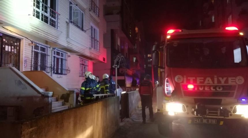 Evde &ccedil;ıkan yangın paniğe neden oldu
