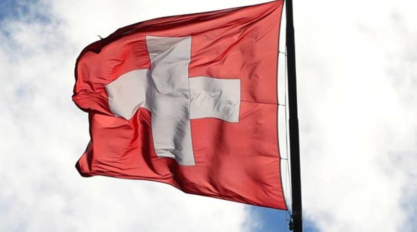 İsvi&ccedil;re'de M&uuml;sl&uuml;man kadınlara 'skandal' yasak!