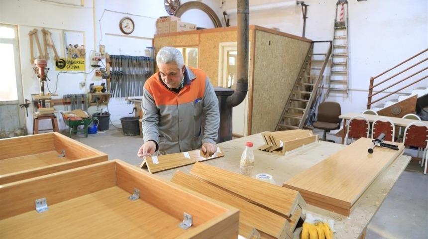 Nevşehir Belediyesi parkların dekoratif &uuml;r&uuml;nlerini &uuml;retiyor