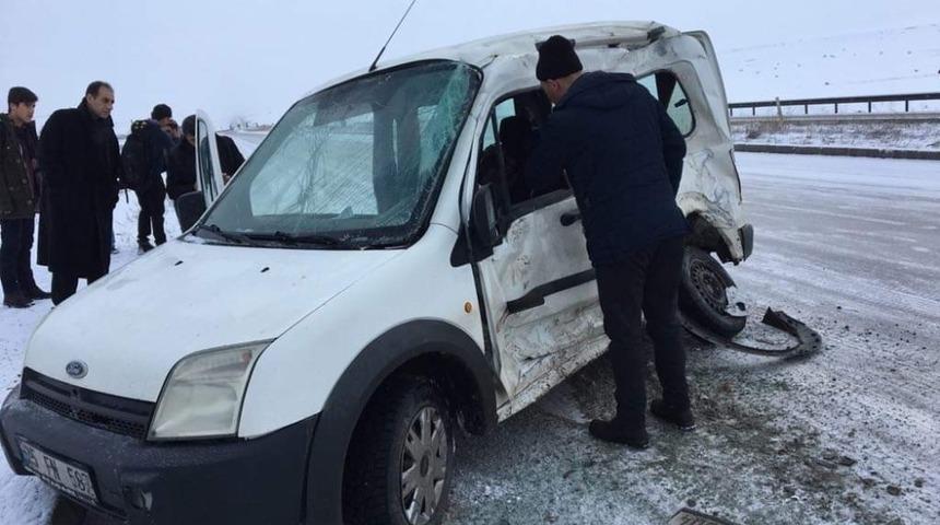 Erzurum&rsquo;da trafik kazası: 2 yaralı