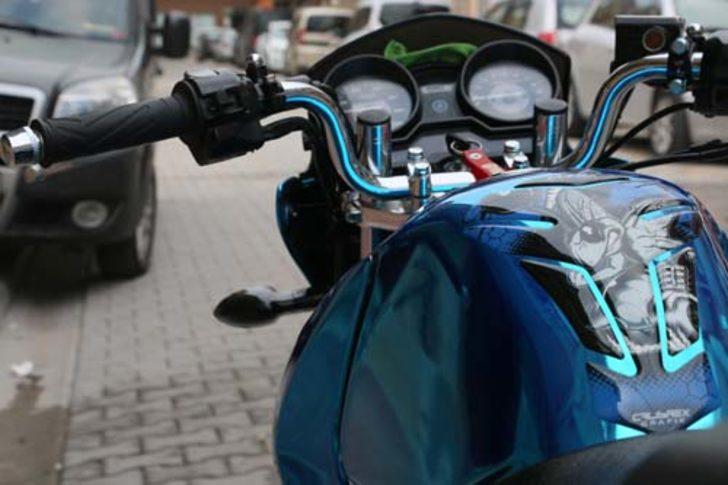Motosikletini evinin salonuna park ediyor: Türkiye'de sadece bende var  G3