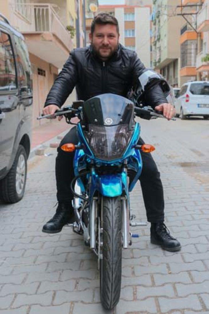 Motosikletini evinin salonuna park ediyor: Türkiye'de sadece bende var  G4