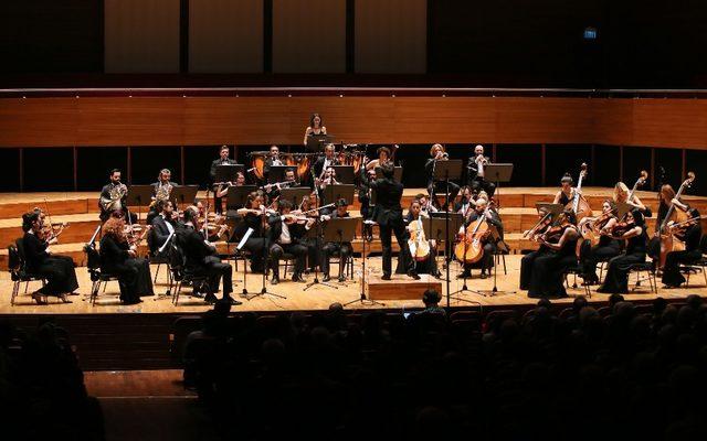 Yaşar Üniversitesi oda orkestrasından Romanlar konseri