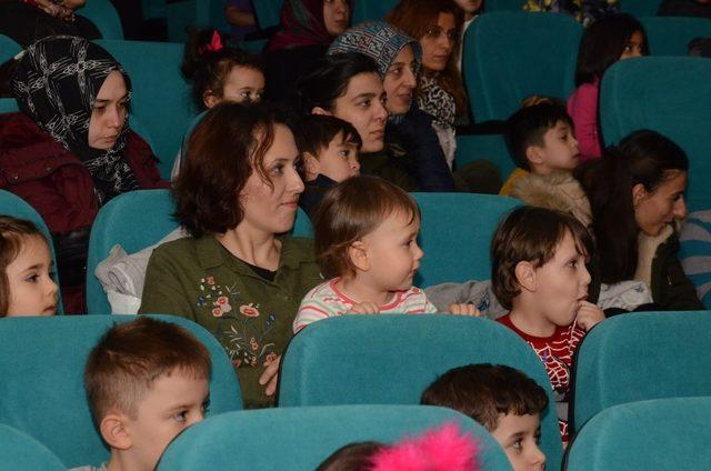 Bozüyük’te Pırdino ve Deniz Yıldızı minik tiyatro severler için sahnelendi