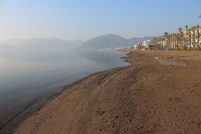 Marmaris’te deniz çekilmesi endişeye neden oldu