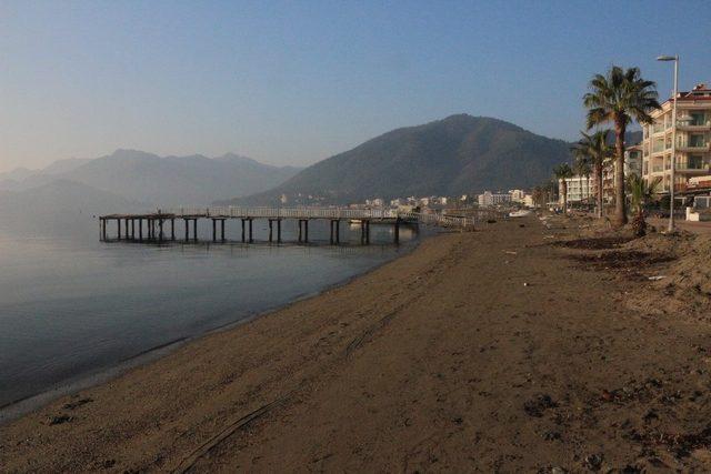 Marmaris’te deniz çekilmesi endişeye neden oldu