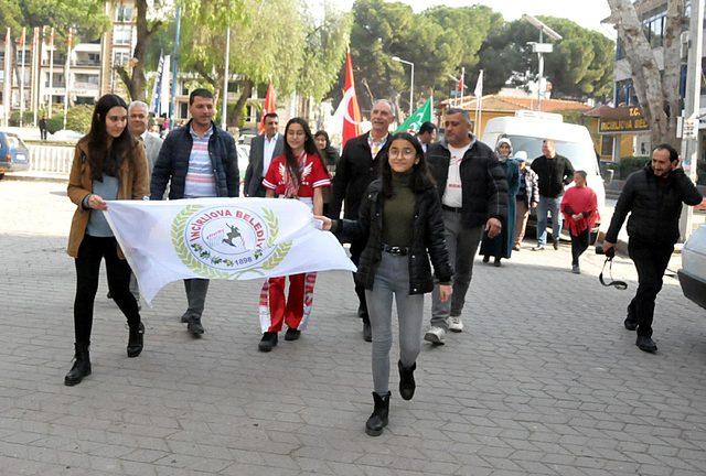 Gümüş madalya ile dönünce mehteranla karşılandı