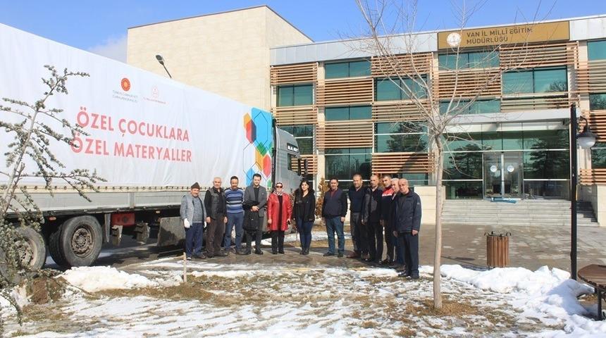 &ldquo;&Ouml;zel &Ccedil;ocuklara &Ouml;zel Materyaller&rdquo; tırı Van&rsquo;a ulaştı