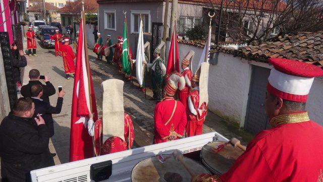 Gümüş madalya ile dönünce mehteranla karşılandı