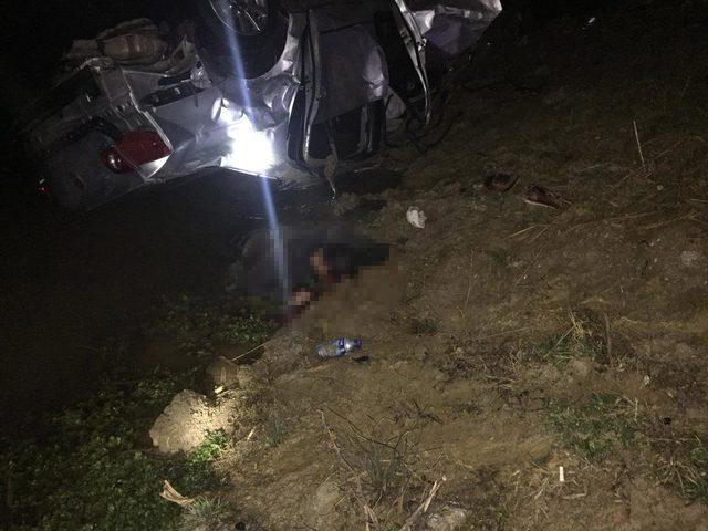 Otomobil nehir kıyısına düştü: 2 ölü, 2 yaralı
